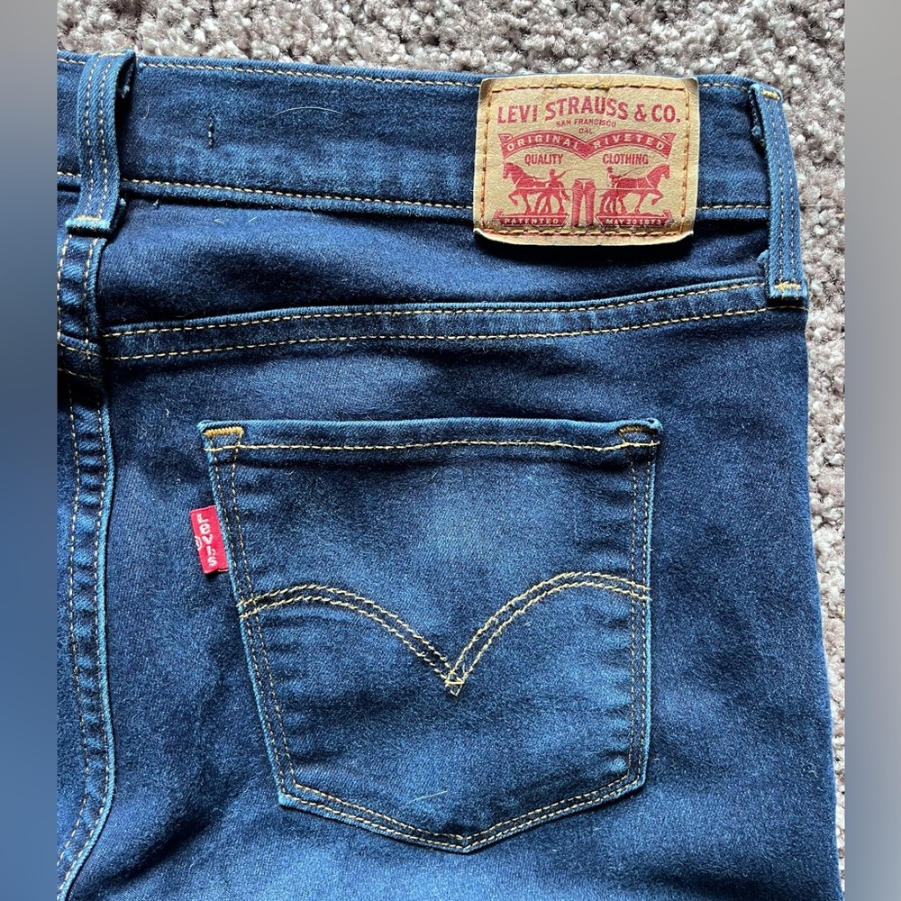 Levi’s 315 Shaping Bootcut Jeans size 28